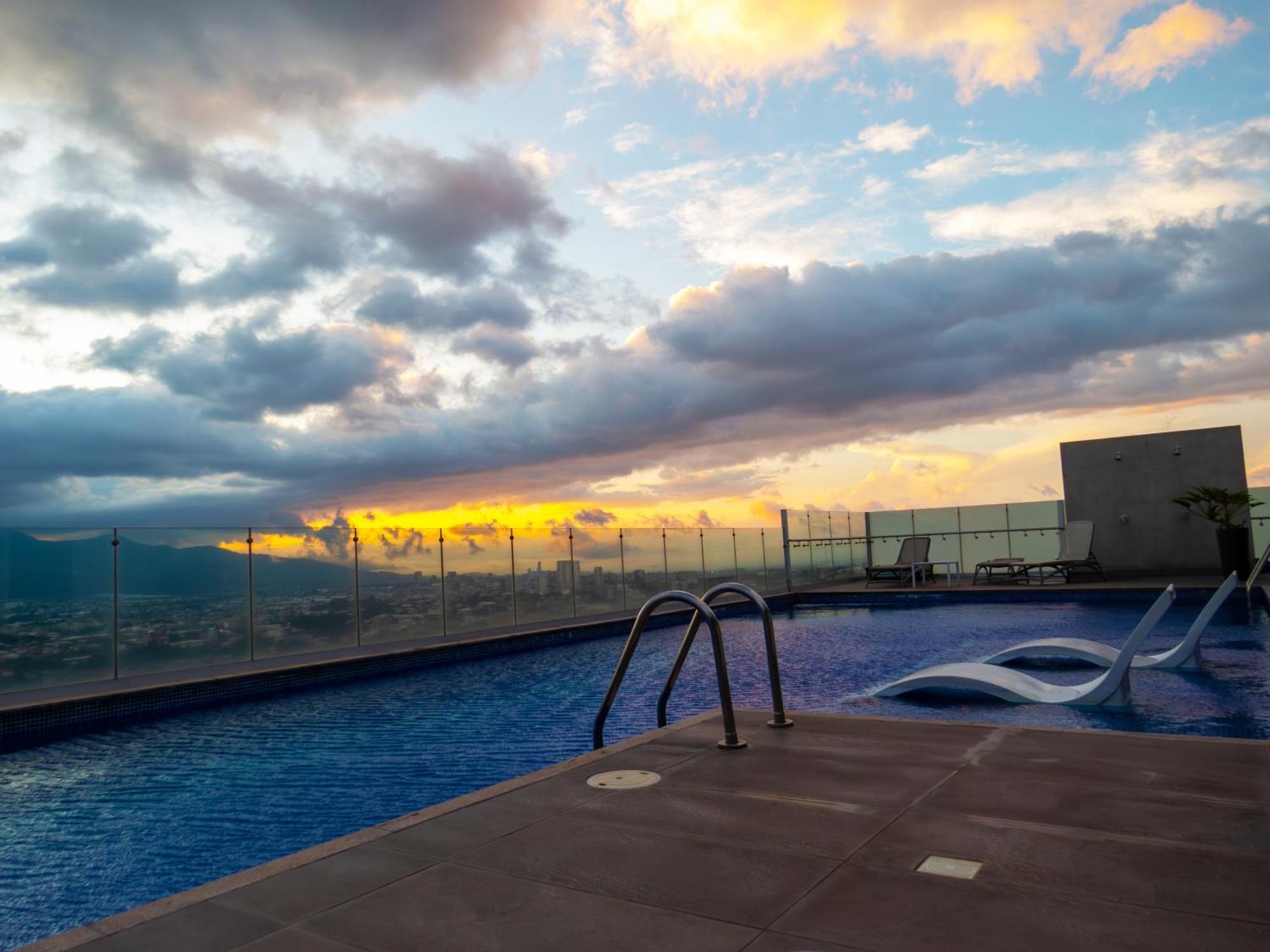 Ifreses, Study Full Equipped Whith Pool, Air- Conditioning, Spectacular View Of The City, Parking With Additional Payment * Curridabat